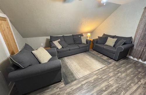 Wabash Apartment | Spacious Rustic Downtown Market St 1 Bedroom Apt, Sleeps Up to 5, Steps to Honeywell & Eagles Theatre