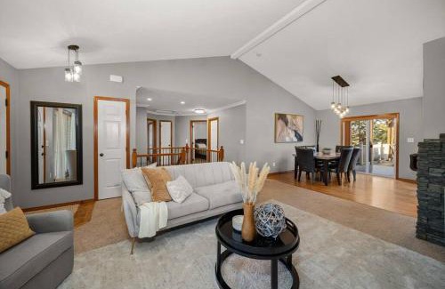 Spokane House | Spacious Rustic House