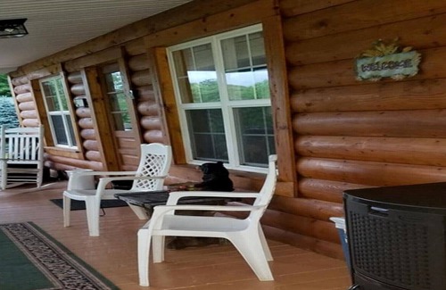 Franklin Cabin | Spacious Semi-Private Cypress Siding Cabin off Tenn River on small mountain!