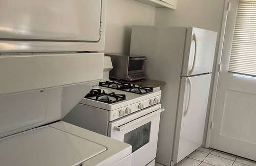 Pico Apartment | Spacious Single Apt D In Santa Monica