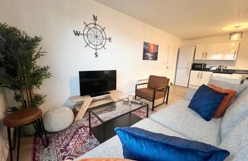 Borehamwood Apartment | Spacious, step free family flat with secure parking