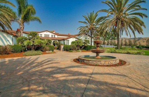 Hollister Apartment | Spacious studio in Hollister