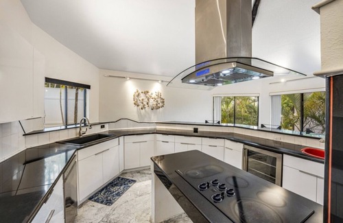 Kaneohe Villa | Spacious Studio Suite With Office (Unit A)