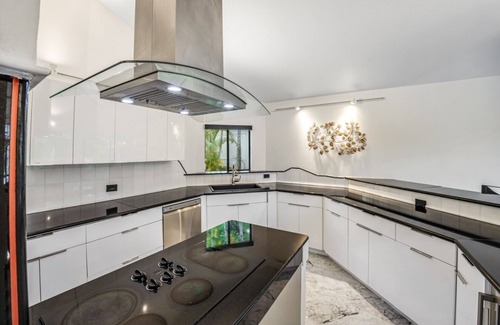 Kaneohe Villa | Spacious Studio Suite With Office (Unit A)