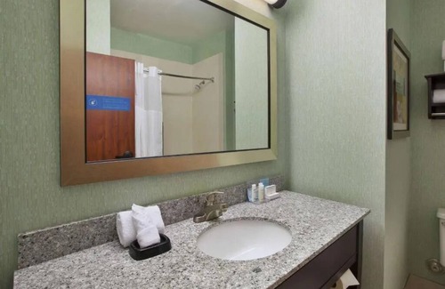 South Bend Hotel | Spacious Suite w/Free Breakfast & Access to Swimming Pool – Great for Families