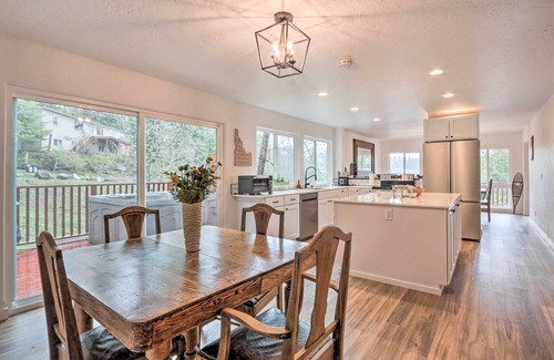 Worley Cabin | Spacious Sun-Up Bay Cabin, 20 Min to Downtown CDA!