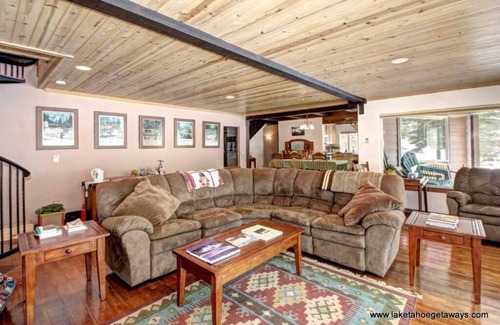 North Upper Truckee House | Spacious Tahoe Chalet 4 Bedrooms/3 Bathrooms