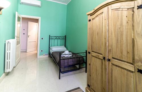 Santa Maria Novella Apartment | Spacious Three Bedroom Apartment On the Arno