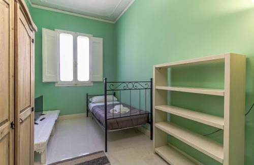 Santa Maria Novella Apartment | Spacious Three Bedroom Apartment On the Arno