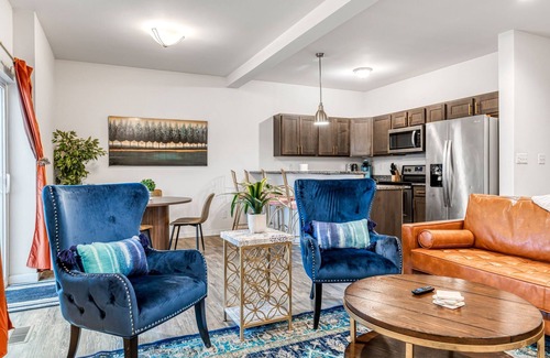 O'Fallon House | Spacious Townhome Retreat by StayLage