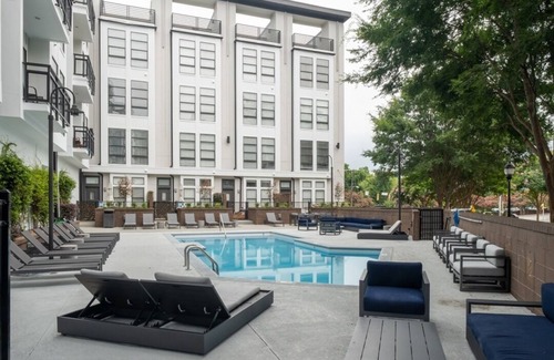 First Ward House | Spacious Townhouse in the Heart of Uptown