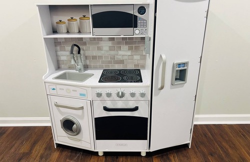 Buechel House | Spacious, Ultra Comfy 5-Bedroom House in Beautiful Quiet Louisville Neighborhood