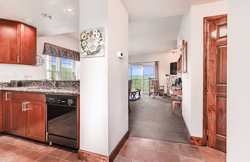 Pigeon Forge Condo | Spacious Unit w/Beautiful Sunset Mountain Views Wraparound Balcony 4005