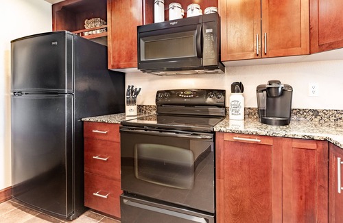 Pigeon Forge Condo | Spacious Unit w/Beautiful Sunset Mountain Views Wraparound Balcony 4005