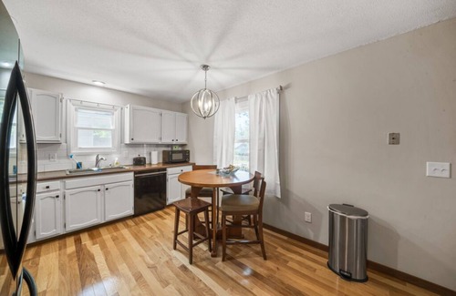 Des Moines House | Spacious updated home minutes from Airport and DT!