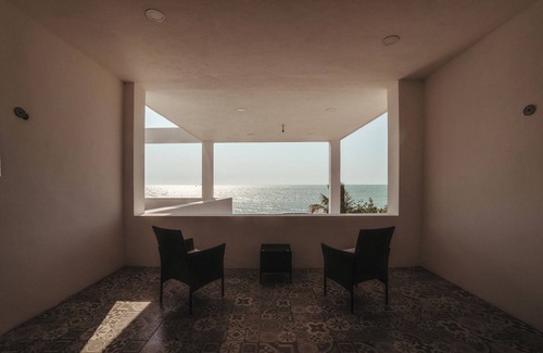 Merida House | Spacious, Upscale Waterfront Beach House! Sun, Fun and Privacy at its best!