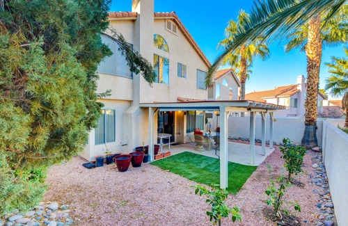 Green Valley North Villa | Spacious villa w/4 bdrms and 3 full bthrms with a L byrd, c patio, 2 car garage