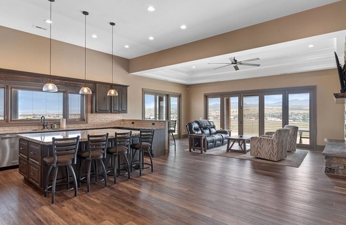 Spearfish House | Spacious w/Amazing View, Large Deck Spacious Open Plan Near Spearfish