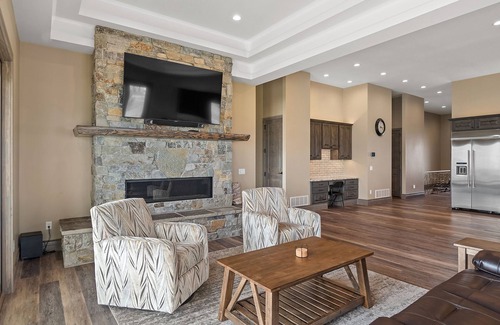 Spearfish House | Spacious w/Amazing View, Large Deck Spacious Open Plan Near Spearfish