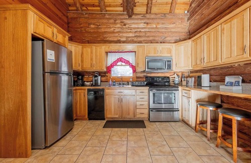 Pulaski Cabin | Spacious Waterfront Cabin on Claytor Lake