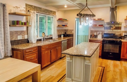 Armstrong House | Spacious Waterfront Lake House. Sleeps 8! 4 BDR/4.5 BTH. Private Dock & Canoes.