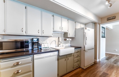 Chelan Condo | Spader Bay 41- Beach, Pool, Hot tub, Lake Views!