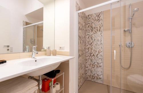 Rione V Ponte Apartment | Spanish Steps Brianzo Home Walkable AC Wifi