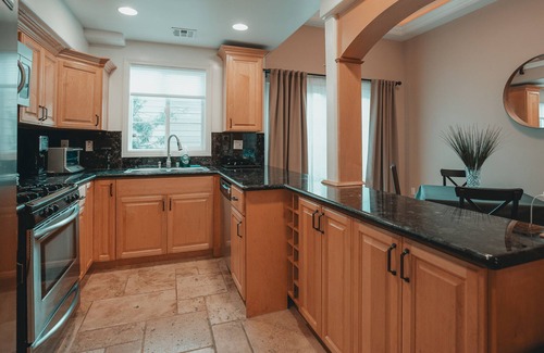 Verdugo Viejo House | Spanish Style Townhouse w/2 MBR, Views, Safe Area