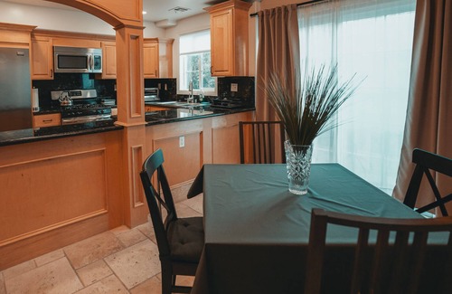 Verdugo Viejo House | Spanish Style Townhouse w/2 MBR, Views, Safe Area