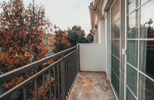 Verdugo Viejo House | Spanish Style Townhouse w/2 MBR, Views, Safe Area