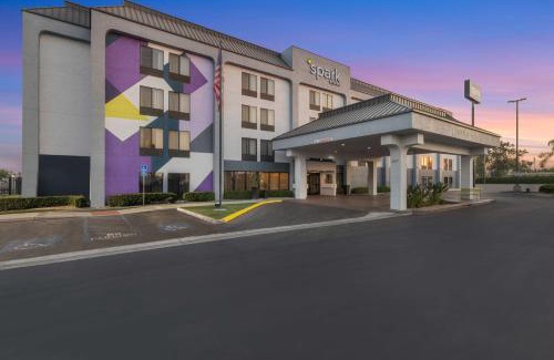 Oleander - Sunset Hotel | Spark by Hilton Bakersfield Central