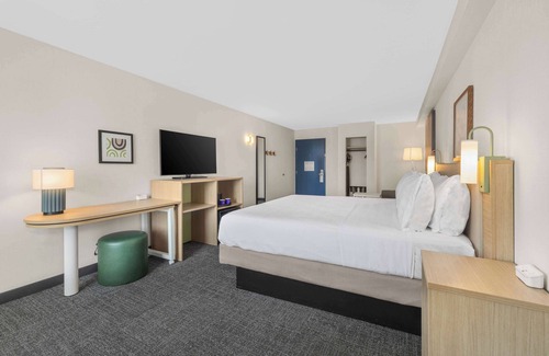 Oleander - Sunset Hotel | Spark by Hilton Bakersfield Central