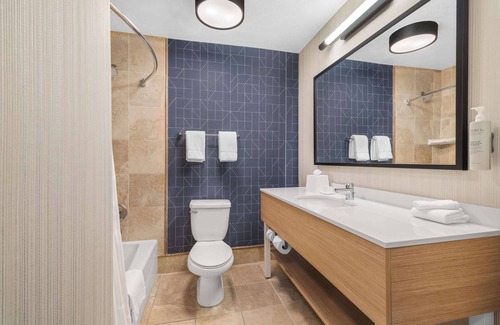 Oleander - Sunset Hotel | Spark by Hilton Bakersfield Central