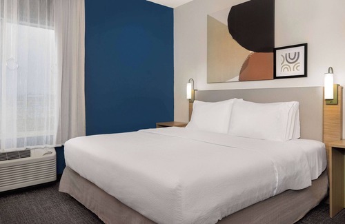 Evansville Hotel | Spark by Hilton Evansville East, IN