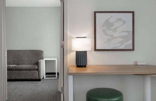 Evansville Hotel | Spark by Hilton Evansville East, IN