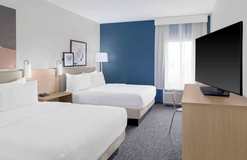 Lansing Hotel | Spark by Hilton Lansing