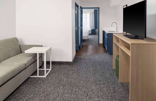 Lansing Hotel | Spark by Hilton Lansing