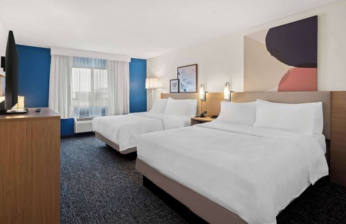 Quad Cities Hotel | Spark by Hilton Moline Quad Cities