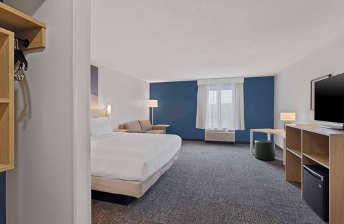 Newcomerstown Hotel | Spark by Hilton Newcomerstown