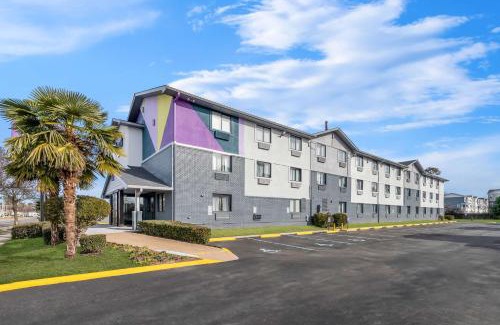 North Camellia Acres Hotel | Spark by Hilton Norfolk