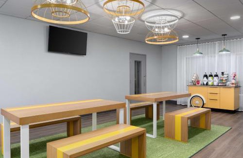 Fleming Hotel | Spark by Hilton Savannah South I-95