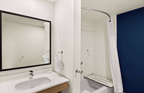 Williams Hotel | Spark by Hilton Williams