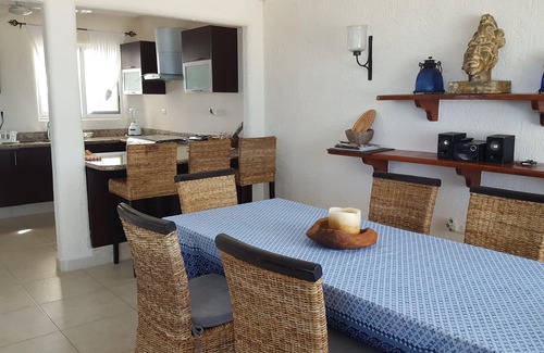 San Benito House | Sparkling Beachfront Pool Satelite TV and WIFI
