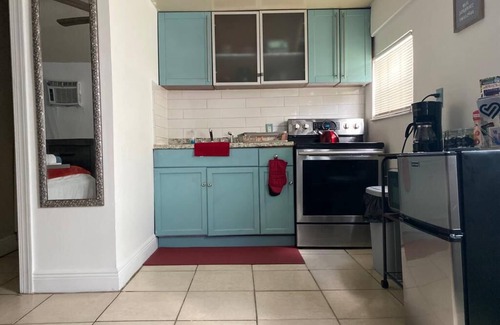 Seybold Apartment | Sparkling Clean, cozy Guesthouse 3 minutes to Wynwood & Art District