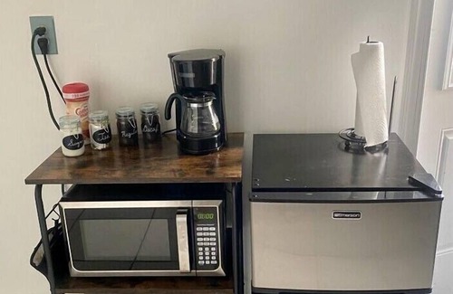 Seybold Apartment | Sparkling Clean, cozy Guesthouse 3 minutes to Wynwood & Art District