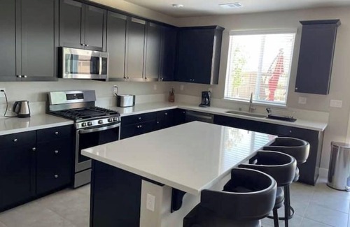 Sparks House | Sparks/Reno - 4BD/2.5BA Getaway