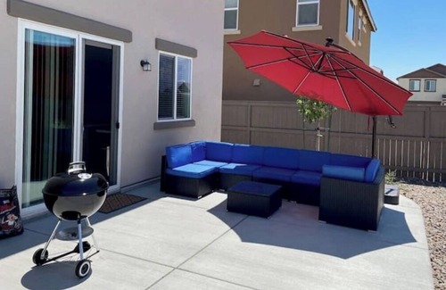 Sparks House | Sparks/Reno - 4BD/2.5BA Getaway