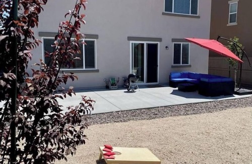 Sparks House | Sparks/Reno - 4BD/2.5BA Getaway