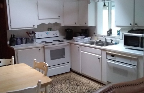 Holland House | * SPECIAL WEEKLY AND WEEKEND RENTALS! NEGOTIABLE! PLEASE INQUIRE! *