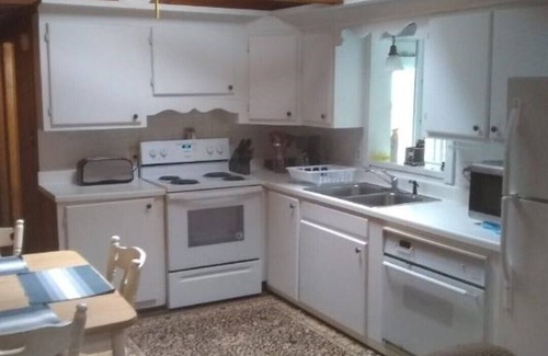 Holland House | * SPECIAL WEEKLY AND WEEKEND RENTALS! NEGOTIABLE! PLEASE INQUIRE! *